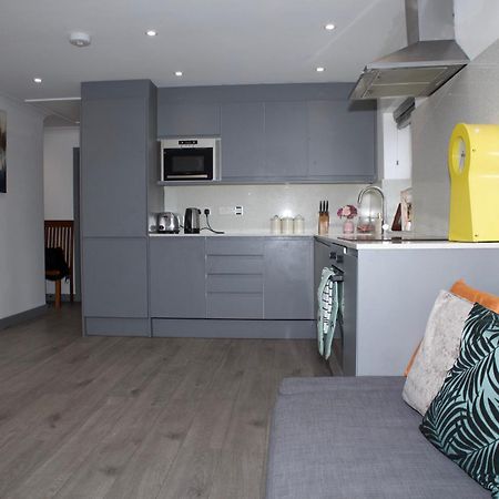 רדינג Spacious Modern 2 Bed Flat In City Centre מראה חיצוני תמונה