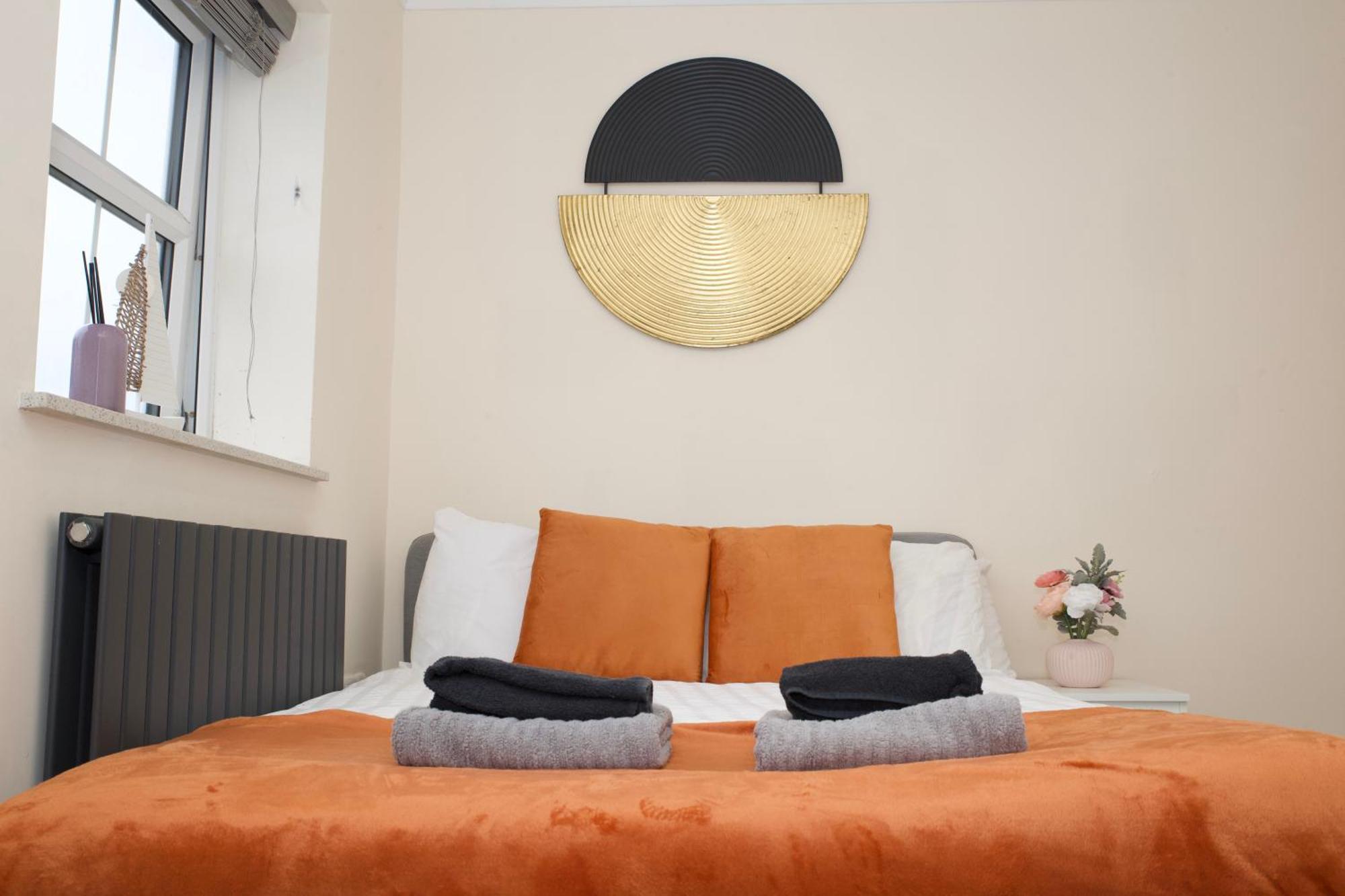 רדינג Spacious Modern 2 Bed Flat In City Centre מראה חיצוני תמונה