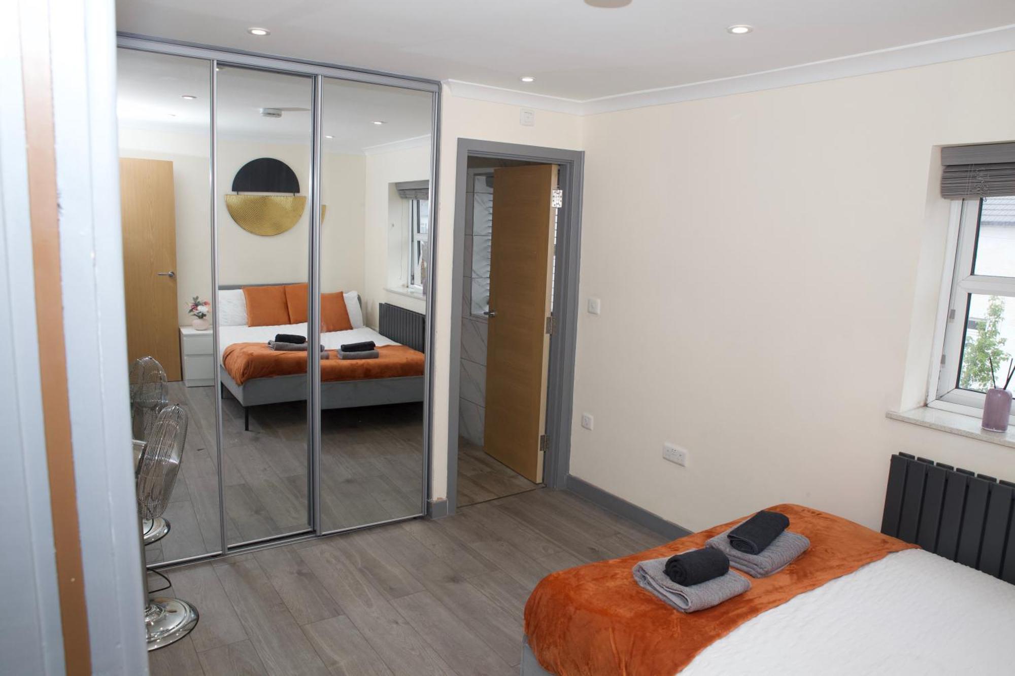 רדינג Spacious Modern 2 Bed Flat In City Centre מראה חיצוני תמונה