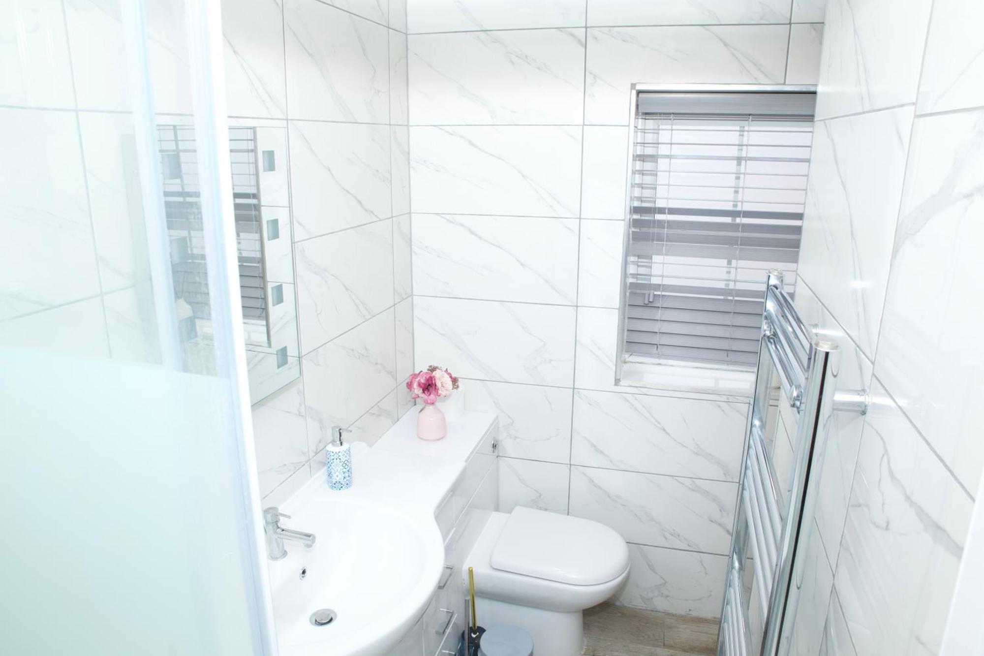 רדינג Spacious Modern 2 Bed Flat In City Centre מראה חיצוני תמונה
