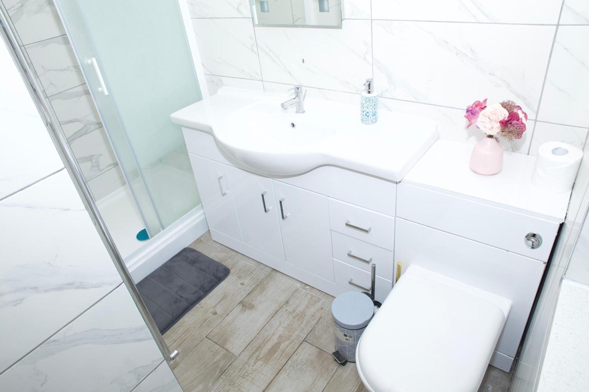רדינג Spacious Modern 2 Bed Flat In City Centre מראה חיצוני תמונה