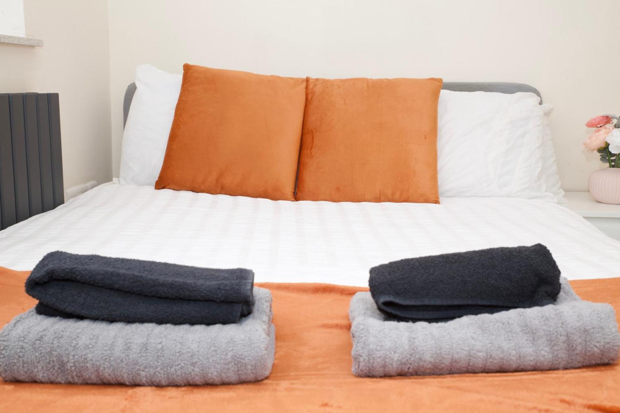 רדינג Spacious Modern 2 Bed Flat In City Centre מראה חיצוני תמונה