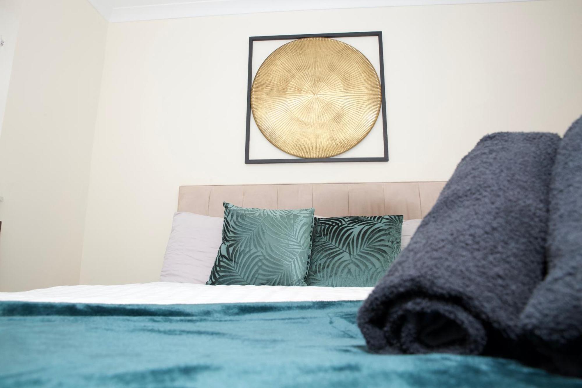 רדינג Spacious Modern 2 Bed Flat In City Centre מראה חיצוני תמונה