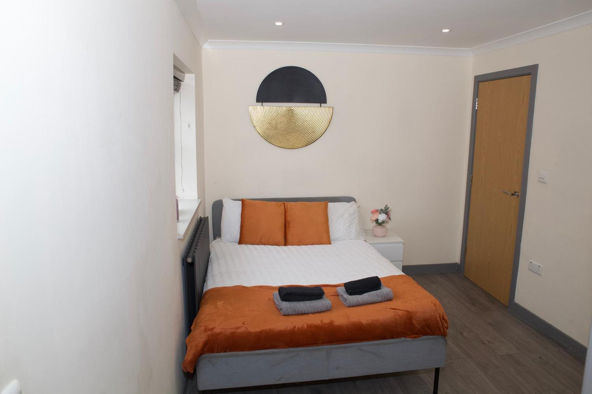 רדינג Spacious Modern 2 Bed Flat In City Centre מראה חיצוני תמונה