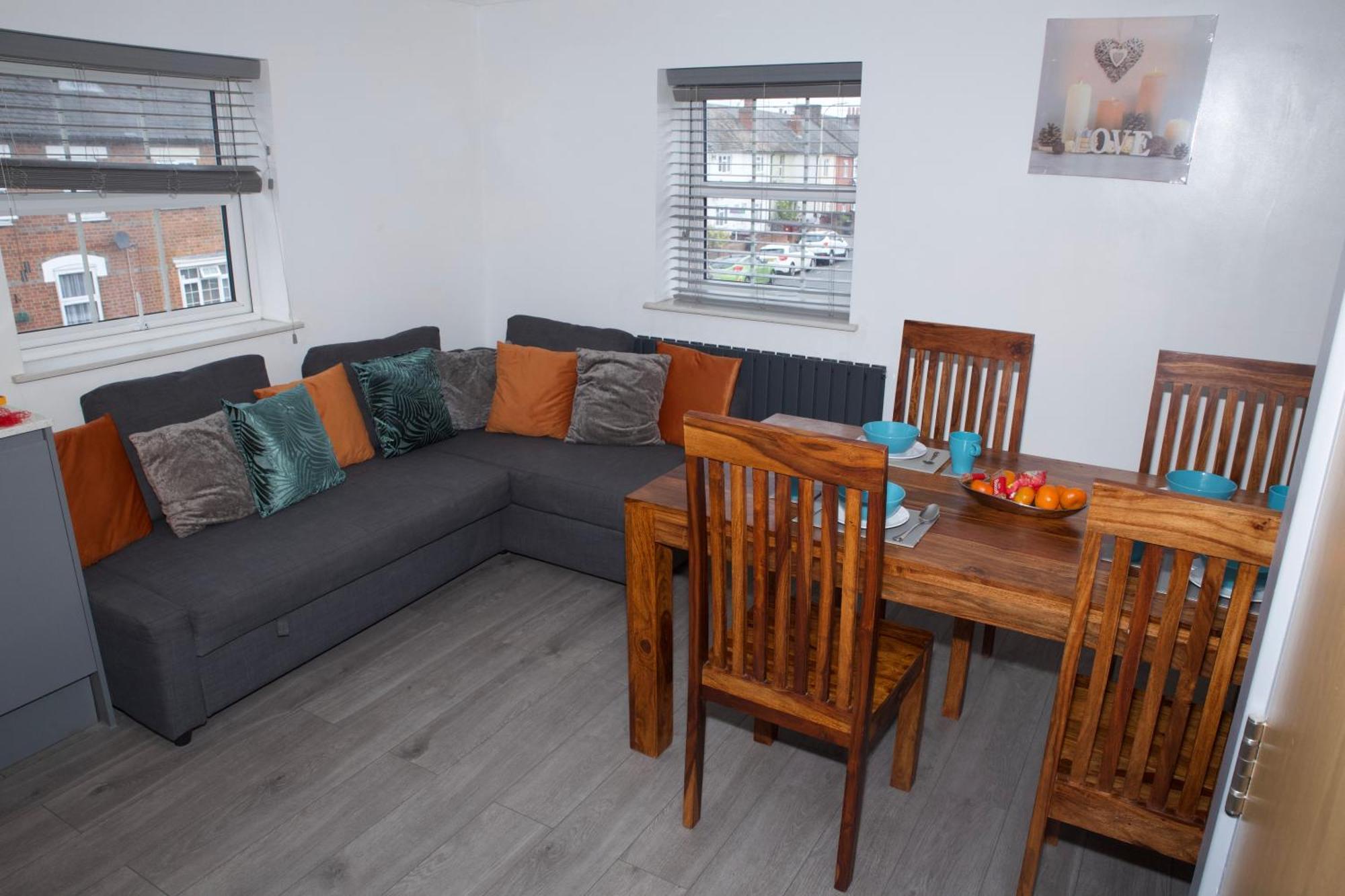 רדינג Spacious Modern 2 Bed Flat In City Centre מראה חיצוני תמונה
